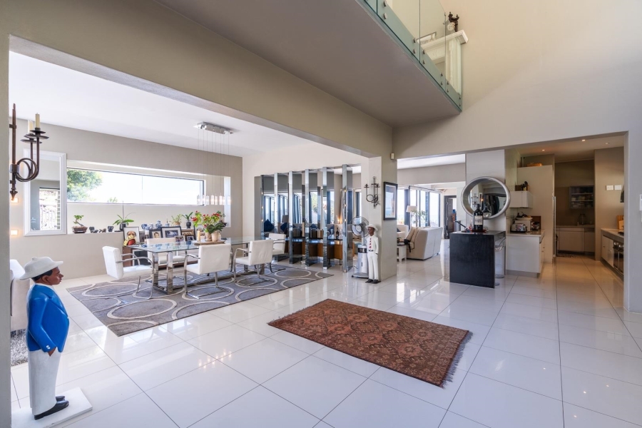 5 Bedroom Property for Sale in Fresnaye Western Cape